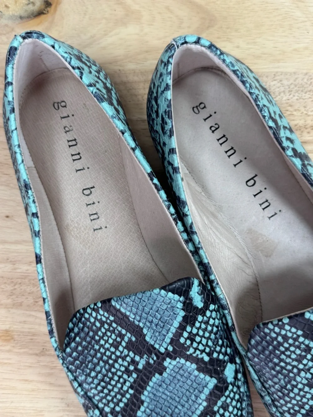 Gianni Bini Turquoise Teal Snakeskin Loafers‎ Flats Leather Size 8
